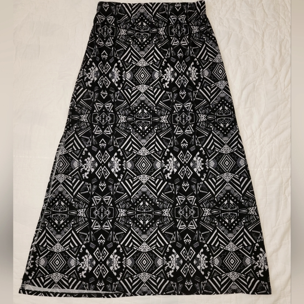 Large black and white skirt with side slit